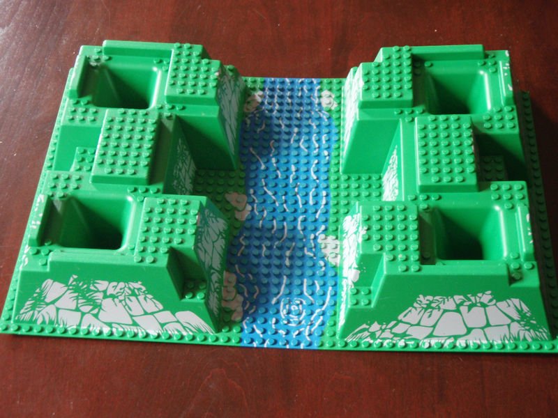 Baseplate 32 x 48 x 6 Raised with Corner Pits and River Pattern (30271px1)